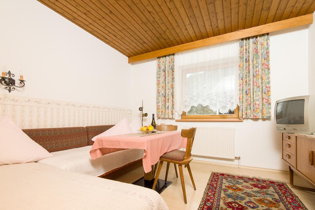 Gaestehaus Helga Scharnitz Ruang foto