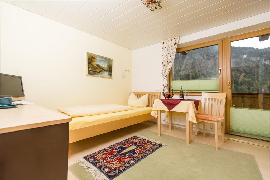 Gaestehaus Helga Scharnitz Ruang foto